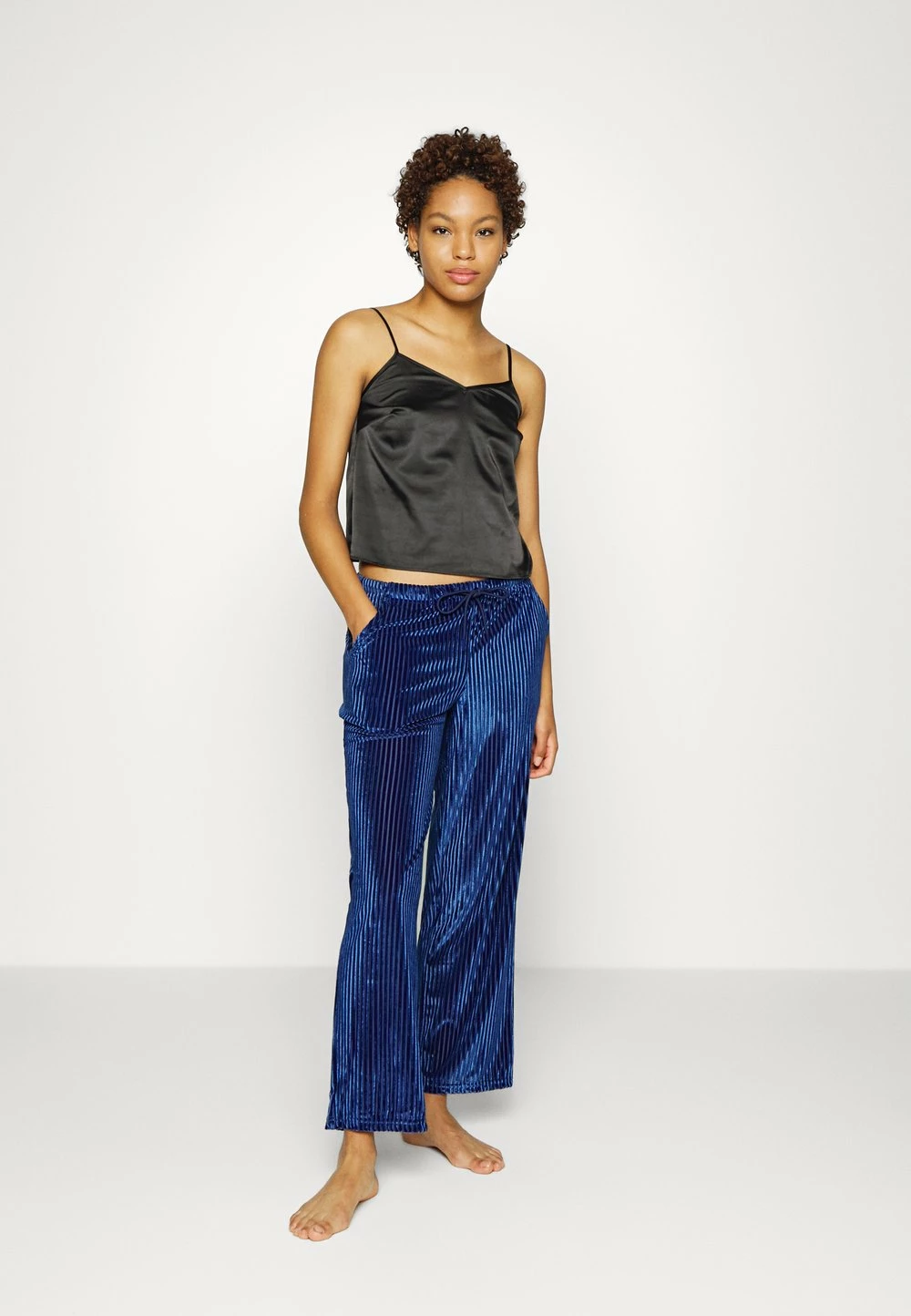 DORINA WALK ON BY - Bas de pyjama Discount En Ligne pyjamas et nuisettes normale female 4 DORINA WALK ON BY - Bas de pyjama Discount En Ligne pyjamas et nuisettes normale female – Image 2