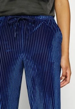 DORINA WALK ON BY - Bas de pyjama Discount En Ligne pyjamas et nuisettes normale female 11 DORINA WALK ON BY - Bas de pyjama Discount En Ligne pyjamas et nuisettes normale female -DORINA Soldes Boutique b74e23a3c00a49e9bd398cac6b9c184a